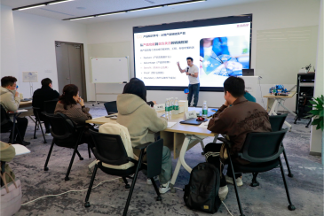 Kako Yitailock pripravlja svojo ekipo za pametnejšo prodajo in močnejšo prisotnost na trgu?