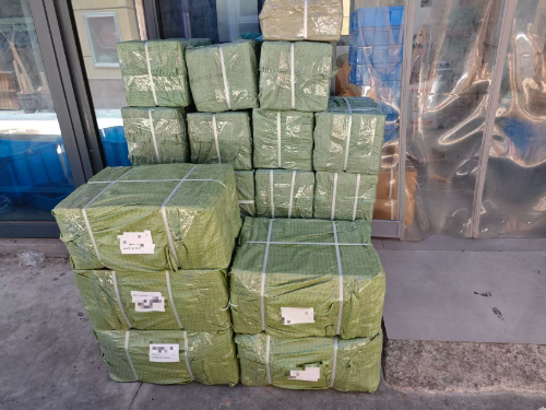 Dve pošiljki pred vrati – strojna oprema za omarice na Tajsko in Bližnji vzhod